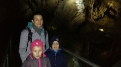 Prázdninovú stredu strávili  naše deti v Belianskej jaskyni – fotografia 38