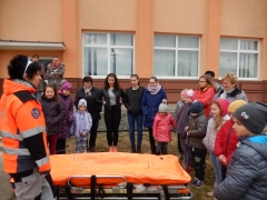 Deti sa vžili do role záchranárov. Ďakujeme za čas, ktorí Samaritáni z ASSR venovali našim deťom! – fotografia 39