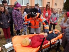 Deti sa vžili do role záchranárov. Ďakujeme za čas, ktorí Samaritáni z ASSR venovali našim deťom! – fotografia 11