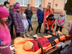 Deti sa vžili do role záchranárov. Ďakujeme za čas, ktorí Samaritáni z ASSR venovali našim deťom! – fotografia 4