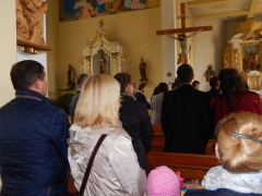 Na Veľkonočný pondelok  boli pokrstení štyria chlapci – fotografia 17