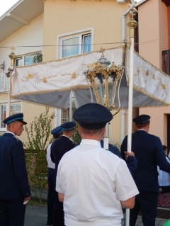 Procesia na sviatok Božieho tela a krvi, Chmeľnica 15.06.2017 – fotografia 44