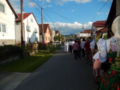 Procesia na sviatok Božieho tela a krvi, Chmeľnica 15.06.2017 – fotografia 61