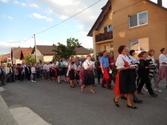 Procesia na sviatok Božieho tela a krvi, Chmeľnica 15.06.2017 – fotografia 33
