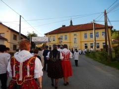 Procesia na sviatok Božieho tela a krvi, Chmeľnica 15.06.2017 – fotografia 35