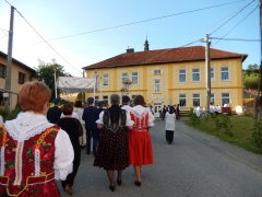 Procesia na sviatok Božieho tela a krvi, Chmeľnica 15.06.2017 – fotografia 36