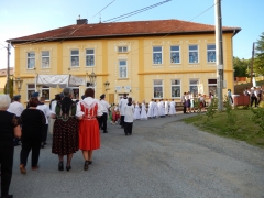 Procesia na sviatok Božieho tela a krvi, Chmeľnica 15.06.2017 – fotografia 37