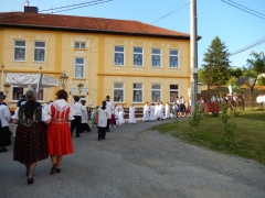 Procesia na sviatok Božieho tela a krvi, Chmeľnica 15.06.2017 – fotografia 38