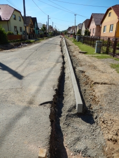 Rekonštrukcia MK a chodníkov v obci Chmeľnica - vetva E – fotografia 5