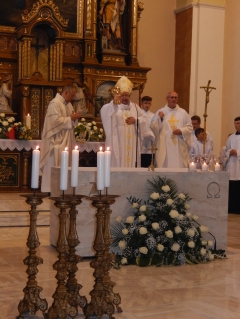 Slávnosť požehnania v  kostole sv. Bartolomeja v Hniezdnom – fotografia 14