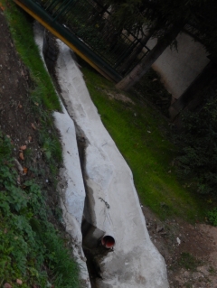 Potok pri kostole – fotografia 4
