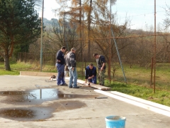 Začala sa pokládka mantinelov na ľadovú plochu – fotografia 1