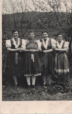 MÓDA V CHMEĽNICI v minulom storočí – fotografia 11