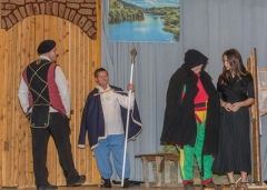 Premiéra divadelného predstavenia: “Devínsky šašo a jeho chovanica“ spríjemnila Veľkonočnú nedeľu – fotografia 4