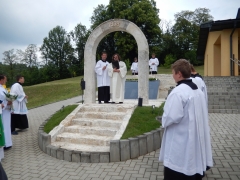 Mementom nad našou minulosťou!  Pamätník padlým v I. a II. svetovej vojne a tým, ktorí boli násilne odvlečení do ruských gulagov – fotografia 2