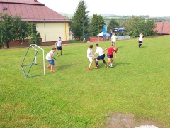 Na miništranskom  futbalovom turnaji v Chmeľnici zvíťazili domáci – fotografia 10