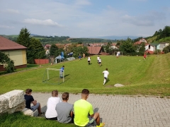 Na miništranskom  futbalovom turnaji v Chmeľnici zvíťazili domáci – fotografia 21