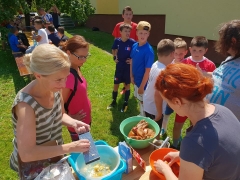 Na miništranskom  futbalovom turnaji v Chmeľnici zvíťazili domáci – fotografia 15