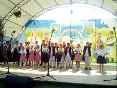 Na  14. ročníku Kluknavských folklórnych slávností vystúpil aj folklórny súbor z Chmeľnice – fotografia 1