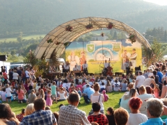 Na  14. ročníku Kluknavských folklórnych slávností vystúpil aj folklórny súbor z Chmeľnice – fotografia 11