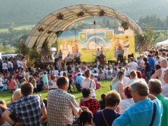 Na  14. ročníku Kluknavských folklórnych slávností vystúpil aj folklórny súbor z Chmeľnice – fotografia 10