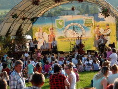 Na  14. ročníku Kluknavských folklórnych slávností vystúpil aj folklórny súbor z Chmeľnice – fotografia 9