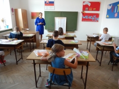 Naša škola otvorila svoje brány. Opäť privítala svojich prváčikov. – fotografia 3