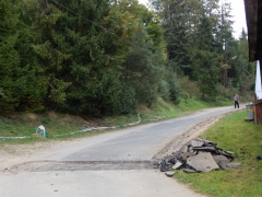 POZOR! V CHMEĽNICI SA ZAJTRA ZAČÍNA S ASFALTOVANÍM KOMUNIKÁCIÍ! – fotografia 8