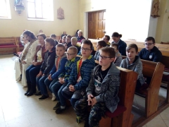 Chmeľnické deti  sa pripojili k iniciatíve „MILIÓN DETÍ SA MODLÍ  RUŽENEC“ za jednotu a pokoj vo svete – fotografia 4