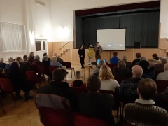 Film „Smutné jazyky - Sprechen Sie Karpatendeutsch?“ odpremietali v Chmeľnici. Ďakujeme dokumentaristke Anne Gruskovej! – fotografia 5