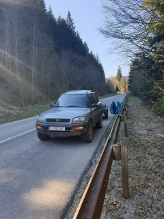 Aktivita, ktorá si zaslúži palec hore: Dobrovoľníci z Chmeľnice vyzbierali za dve hodiny 1450 kg odpadu – fotografia 7