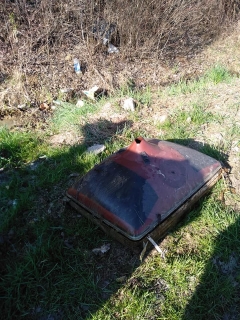 Aktivita, ktorá si zaslúži palec hore: Dobrovoľníci z Chmeľnice vyzbierali za dve hodiny 1450 kg odpadu – fotografia 6