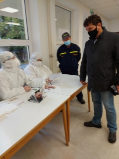 VÝSLEDKY TESTOVANIA NA COVID-19 NA ODBERNOM MIESTE CHMEĽNICA 7.- 8. novembra 2020 – fotografia 4