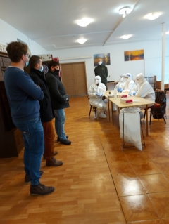 VÝSLEDKY TESTOVANIA NA COVID-19 NA ODBERNOM MIESTE CHMEĽNICA 7.- 8. novembra 2020 – fotografia 6