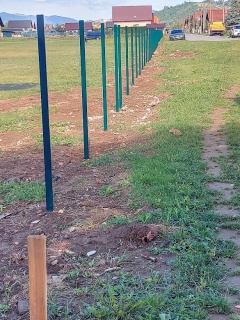 Výstavba oplotenia športového areálu. – fotografia 128