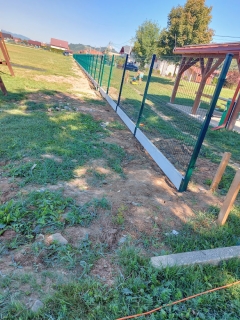 Výstavba oplotenia športového areálu. – fotografia 82