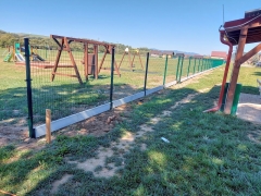 Výstavba oplotenia športového areálu. – fotografia 91
