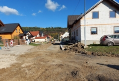 Výstavba cesty na IBV pri trati – fotografia 129