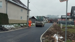 ASFALTOVANIE CESTY IBV PRI TRATI – fotografia 8