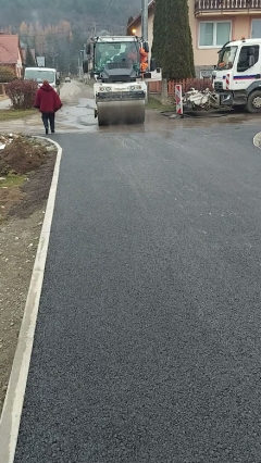 ASFALTOVANIE CESTY IBV PRI TRATI – fotografia 18