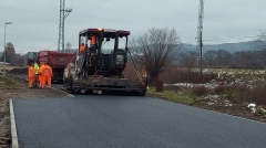 ASFALTOVANIE CESTY IBV PRI TRATI – fotografia 3