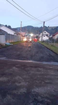ASFALTOVANIE CESTY IBV PRI TRATI – fotografia 7